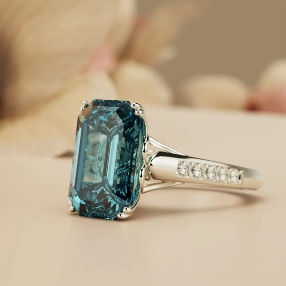 Anello vintage in cristallo blu