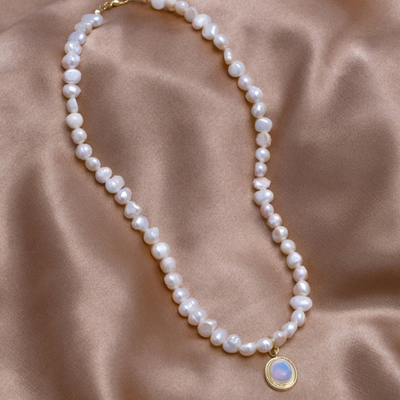 Collana di Perle con Pietra di Luna in Oro