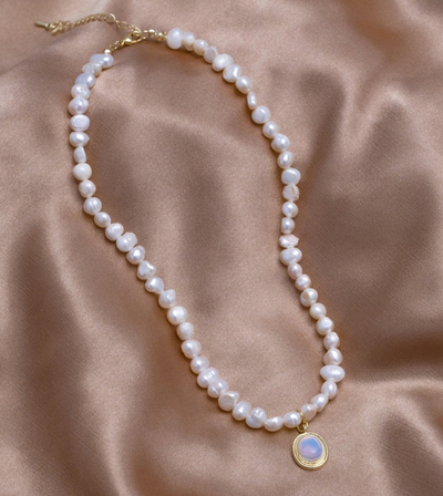 Collana di Perle con Pietra di Luna in Oro