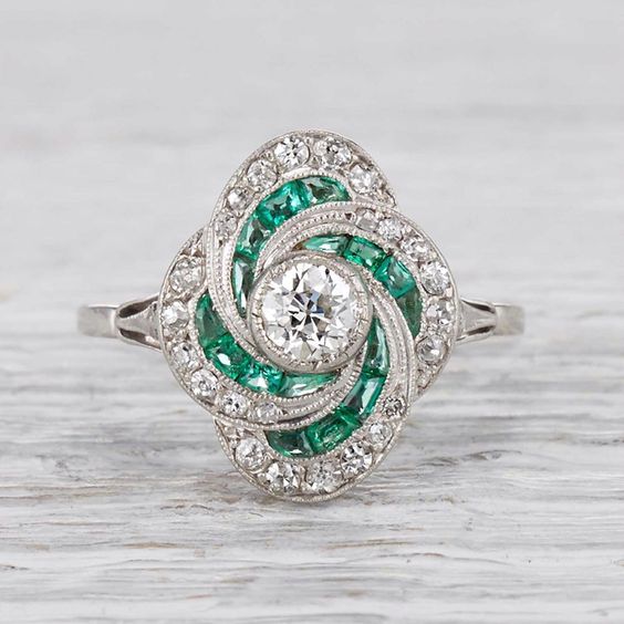 Anello vintage Mandala in cristallo verde